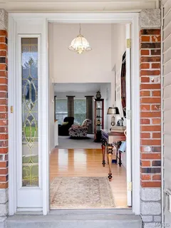 $519,000 | 113 Christopher Place, St. Louis, MO 63129