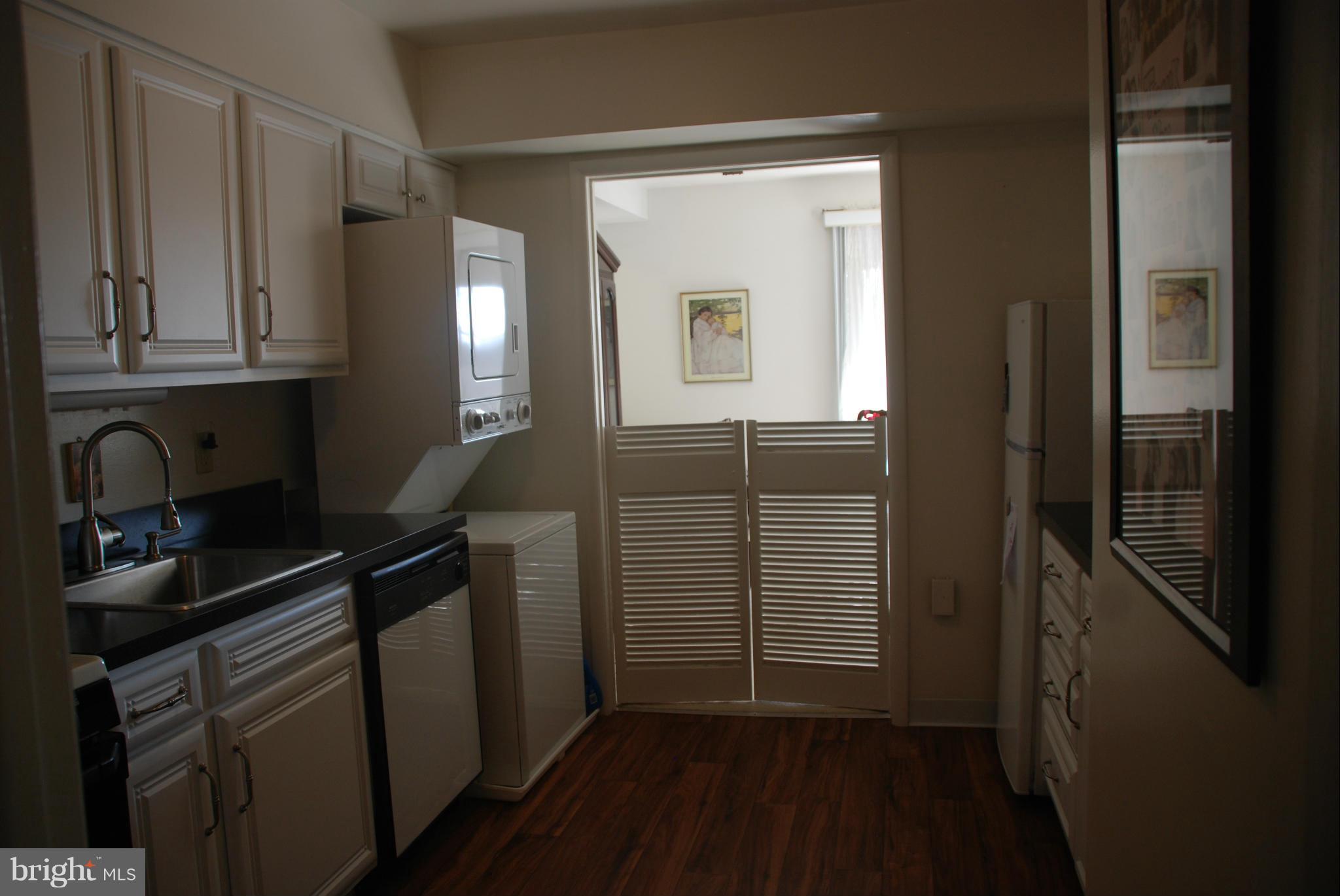 102 Cross Keys Road, Unit R102F Baltimore, MD 21210 - Photo 11 of 18 Kitchen