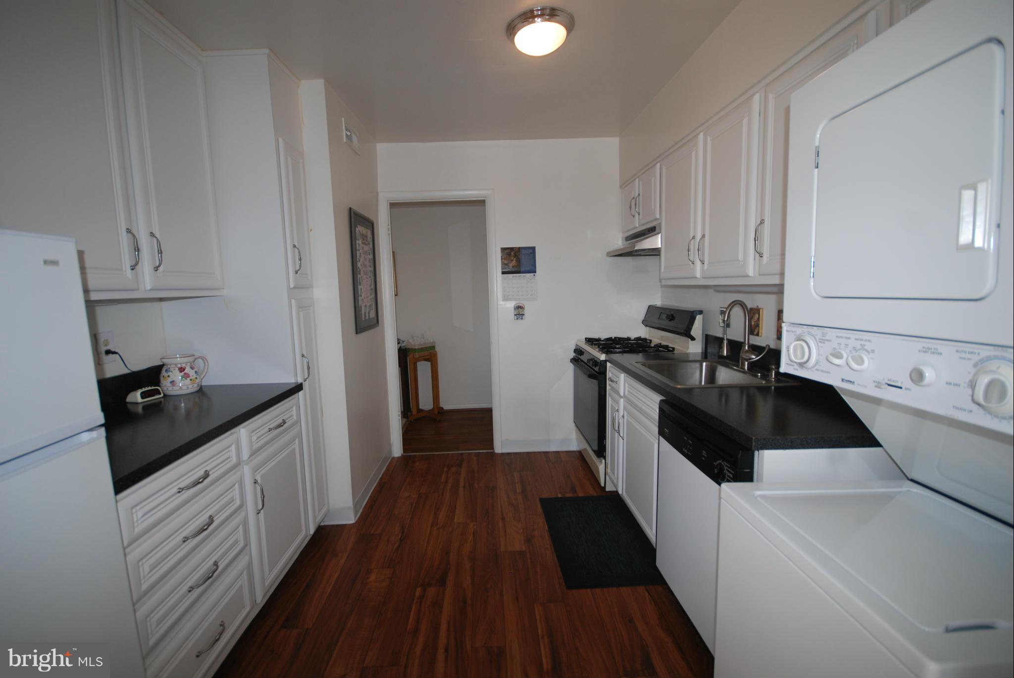 102 Cross Keys Road, Unit R102F Baltimore, MD 21210 - Photo 13 of 18 Kitchen