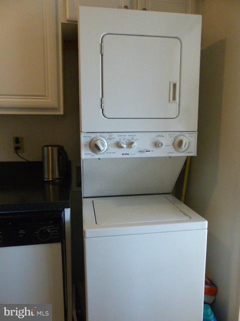 102 Cross Keys Road, Unit R102F Baltimore, MD 21210 - Photo 14 of 18 Washer Dryer in unit