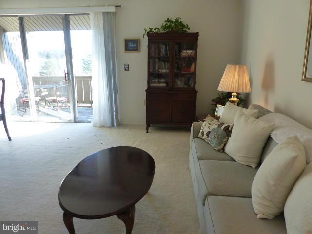 102 Cross Keys Road, Unit R102F Baltimore, MD 21210 - Photo 10 of 18 Living Room