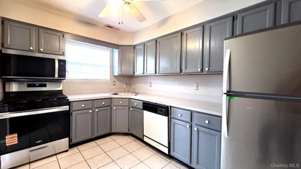 $324,999 | 256 Quassaick Avenue, Unit 13, New Windsor, NY 12553