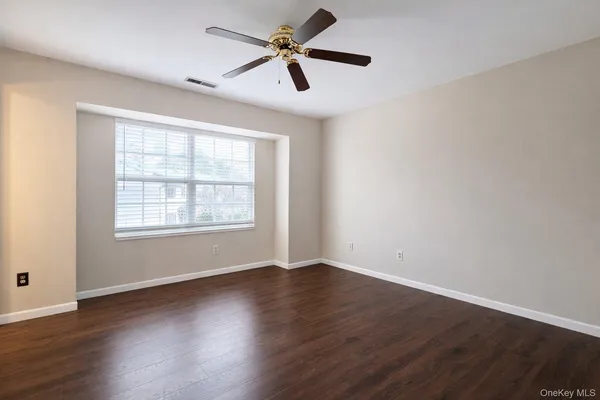 $324,999 | 256 Quassaick Avenue, Unit 13, New Windsor, NY 12553