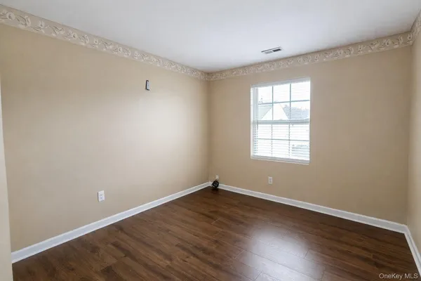 $324,999 | 256 Quassaick Avenue, Unit 13, New Windsor, NY 12553