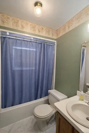 $324,999 | 256 Quassaick Avenue, Unit 13, New Windsor, NY 12553