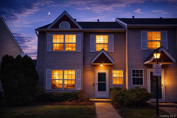 $324,999 | 256 Quassaick Avenue, Unit 13, New Windsor, NY 12553