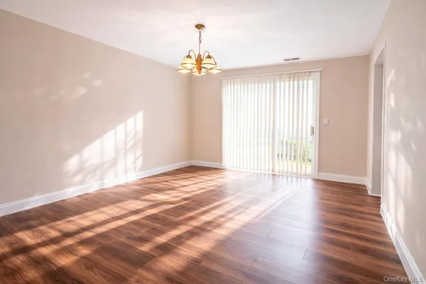 $324,999 | 256 Quassaick Avenue, Unit 13, New Windsor, NY 12553