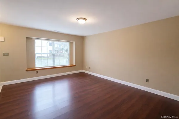 $324,999 | 256 Quassaick Avenue, Unit 13, New Windsor, NY 12553