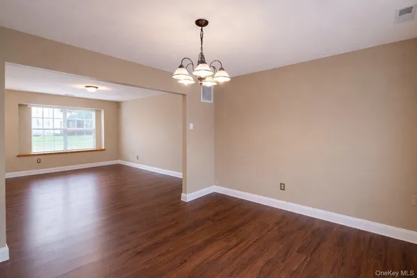 $324,999 | 256 Quassaick Avenue, Unit 13, New Windsor, NY 12553