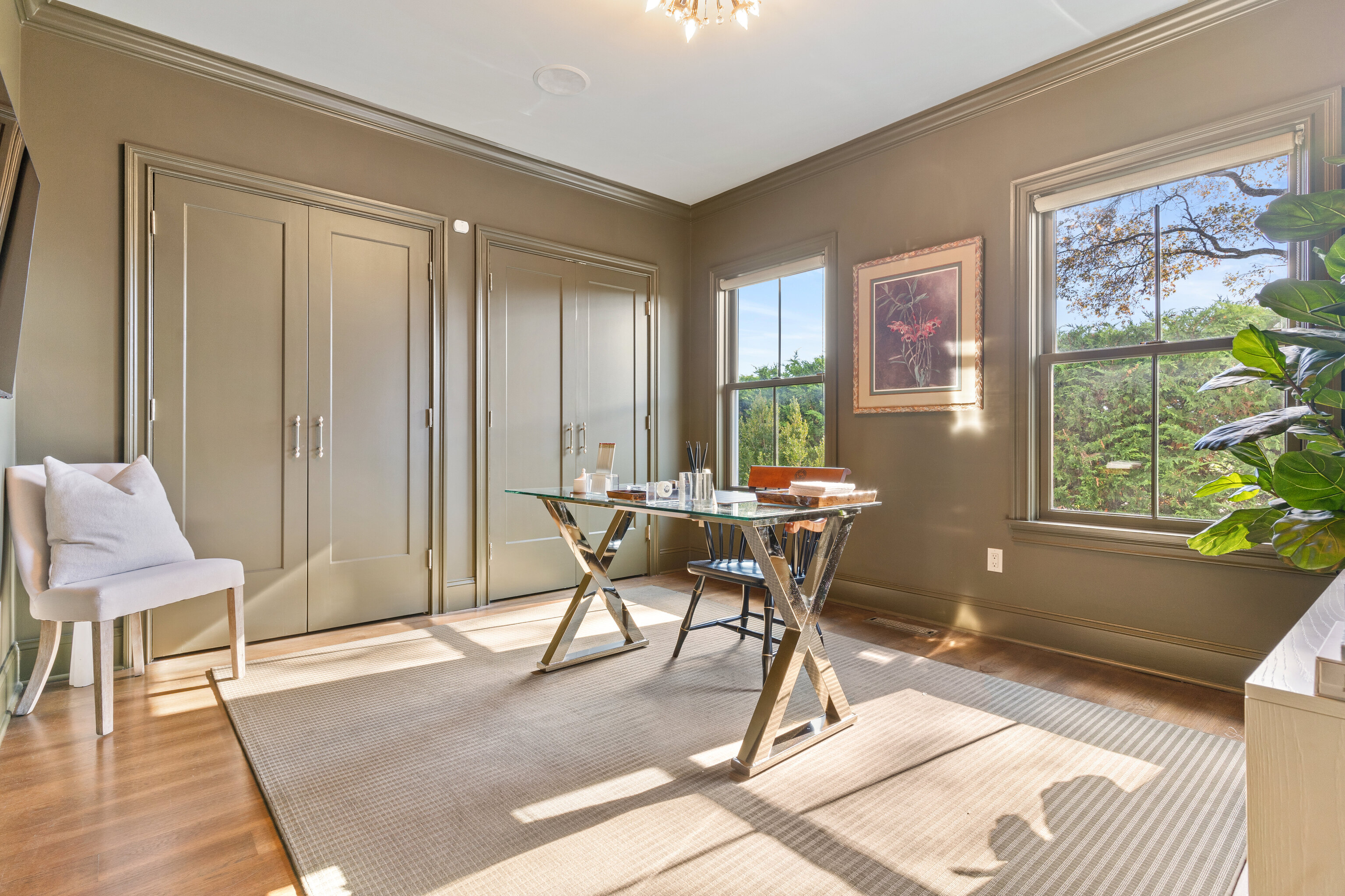 75 Saddle Rock Road Stamford, CT 06902 - Photo 14 of 40 a workspace with furniture and a window