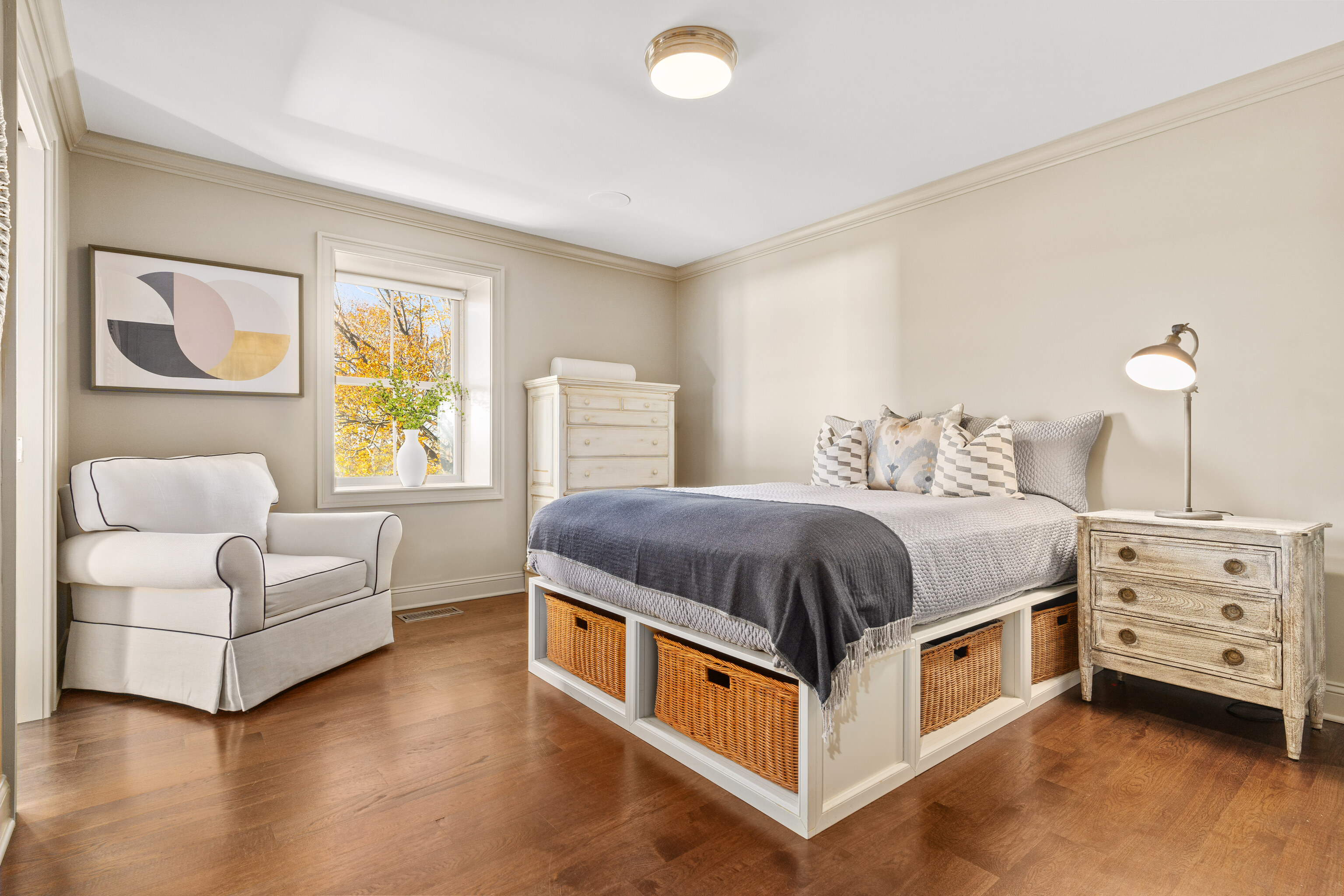 75 Saddle Rock Road Stamford, CT 06902 - Photo 30 of 40 a spacious bedroom with a bed and a couch