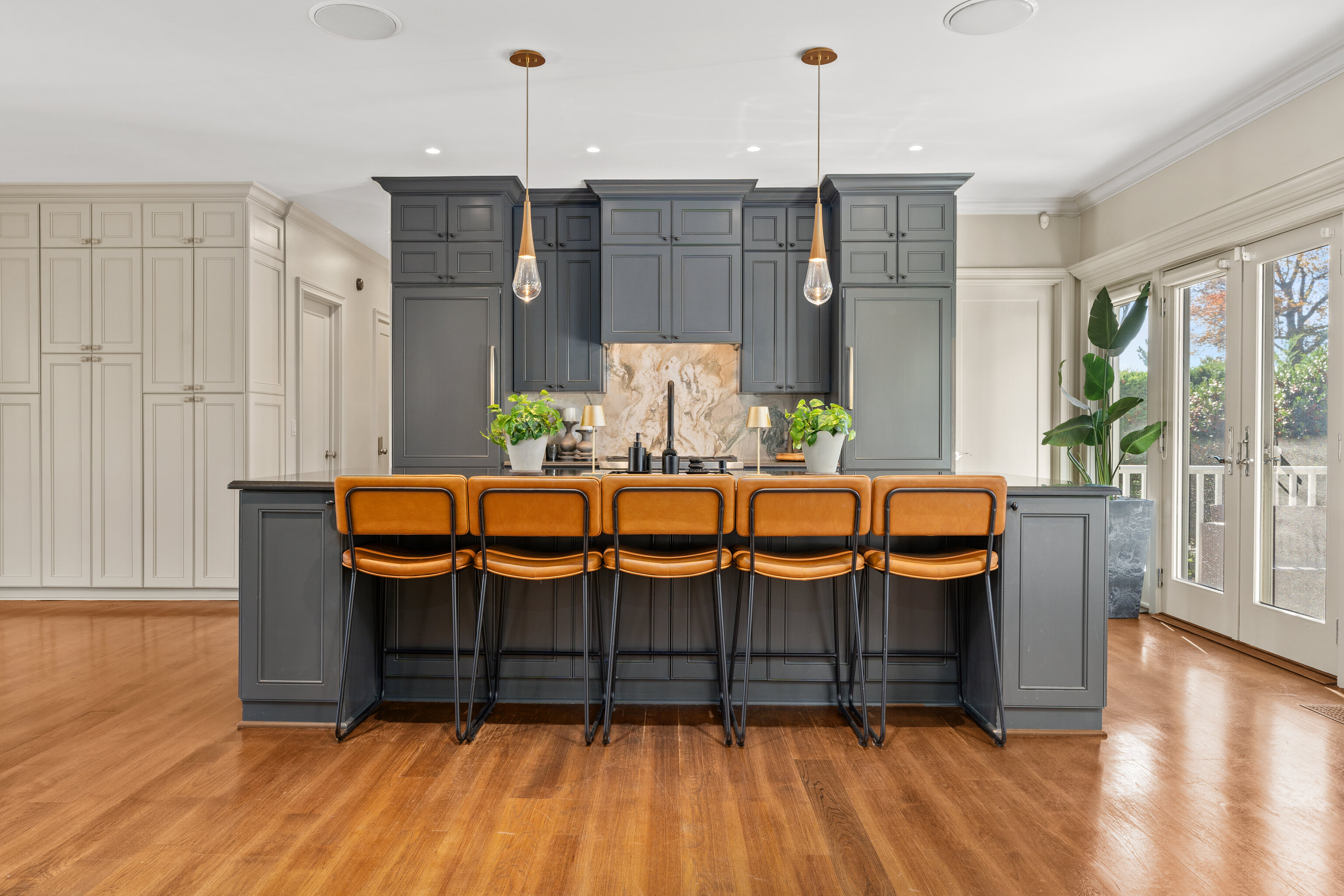 75 Saddle Rock Road Stamford, CT 06902 - Photo 4 of 40 a table that has a table and a chair