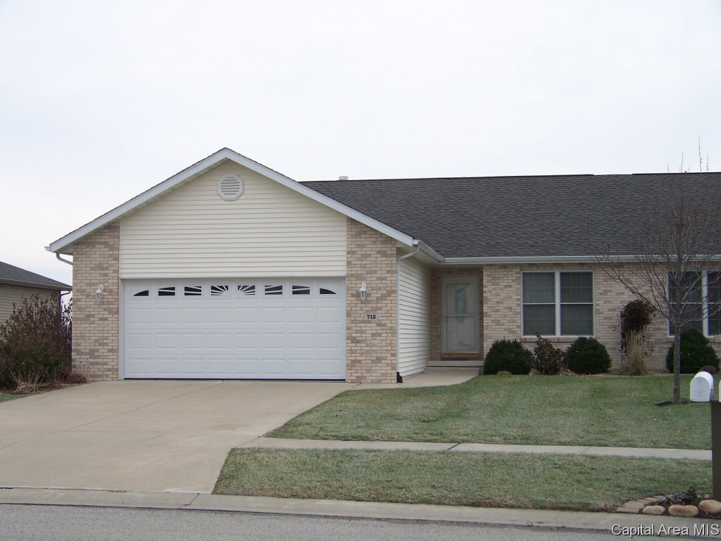 712 Heathrow Lane Rochester, IL 62563 - Photo 1 of 21