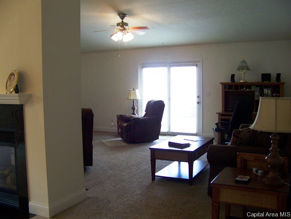 712 Heathrow Lane Rochester, IL 62563 - Photo 2 of 21
