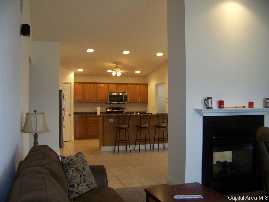 712 Heathrow Lane Rochester, IL 62563 - Photo 5 of 21