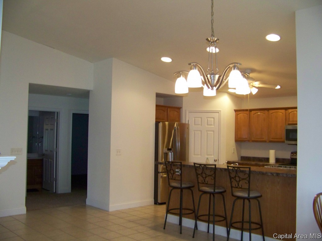712 Heathrow Lane Rochester, IL 62563 - Photo 7 of 21