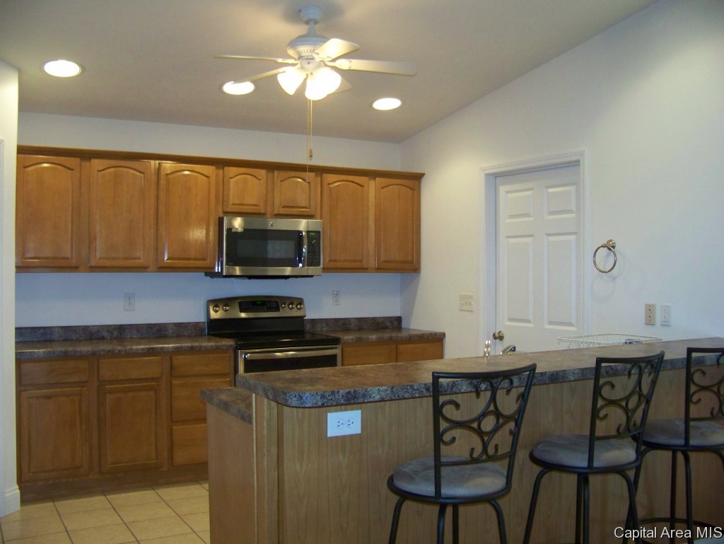 712 Heathrow Lane Rochester, IL 62563 - Photo 8 of 21