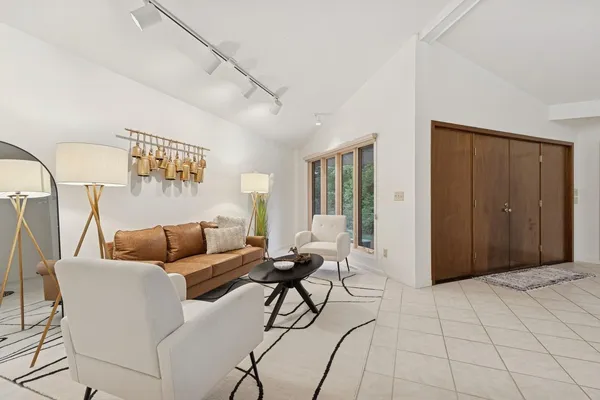 $1,099,900 | 10957 Highway 71 Northeast, Spicer, MN 56288