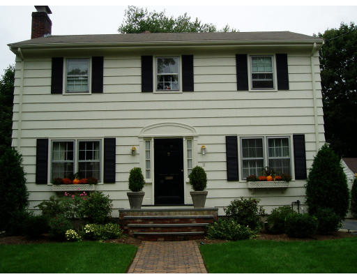 11 Van Greenby Road Lowell, MA 01851 - Photo 1 of 17 Gallery Image 1
