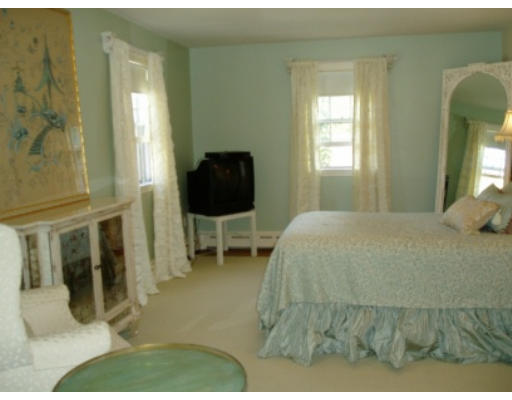 11 Van Greenby Road Lowell, MA 01851 - Photo 13 of 17 Gallery Image 13