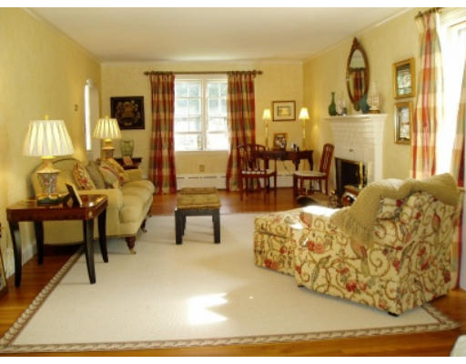 11 Van Greenby Road Lowell, MA 01851 - Photo 6 of 17 Gallery Image 6