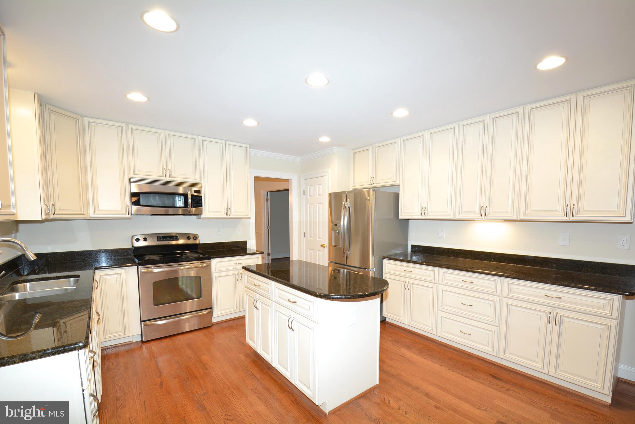 6399 Yates Ford Road Manassas, VA 20111 - Photo 8 of 30 Kitchen with Hardwood Floors
