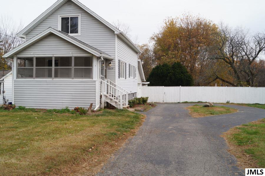 1005 South Sutton Road Jackson, MI 49203 - Photo 1 of 24 Photo 1