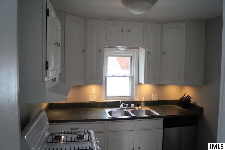 1005 South Sutton Road Jackson, MI 49203 - Photo 5 of 24 Photo 5