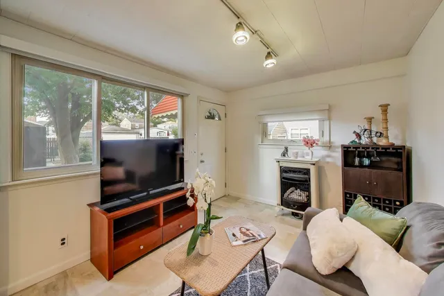 $450,000 | 7805 West Farragut Avenue, Chicago, IL 60656