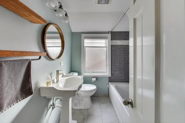 $450,000 | 7805 West Farragut Avenue, Chicago, IL 60656