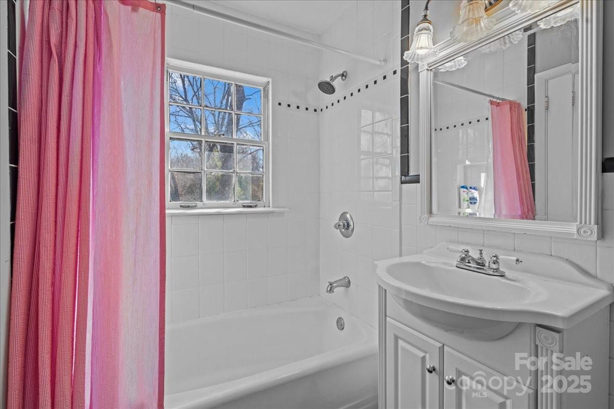 135 Melrose Avenue Tryon, NC 28782 - Photo 17 of 21