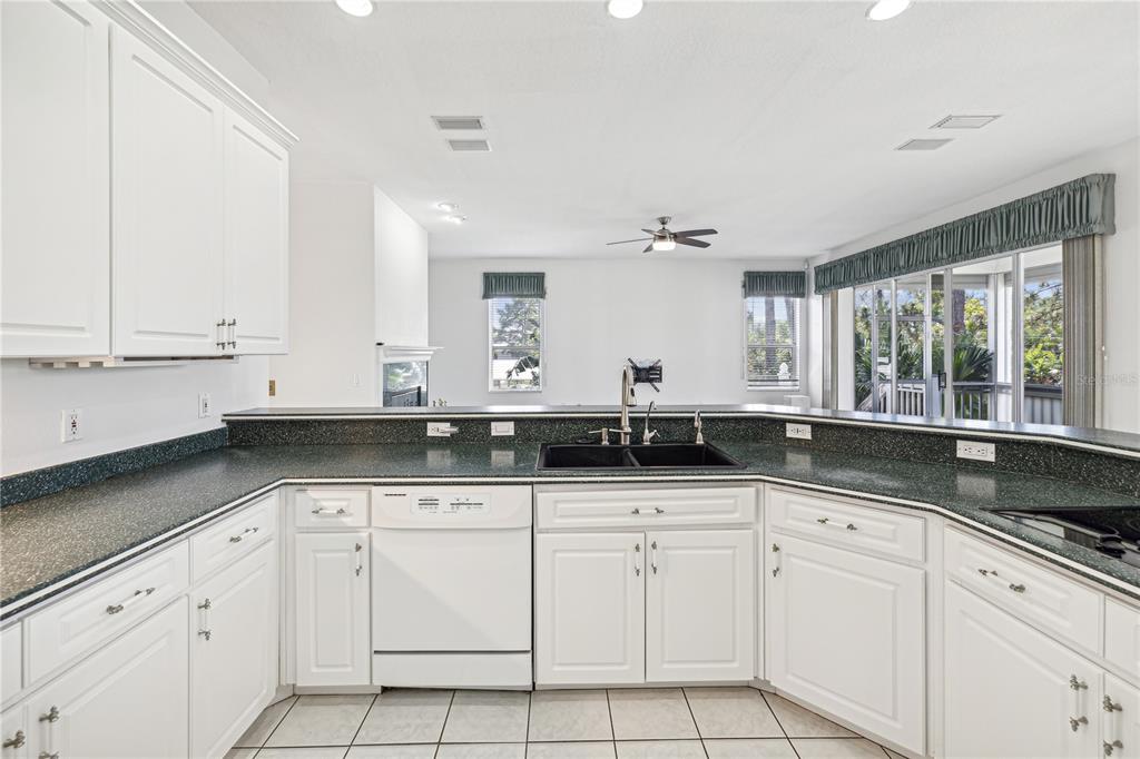 329 Sunset Way Palm Harbor, FL 34683 - Photo 15 of 72