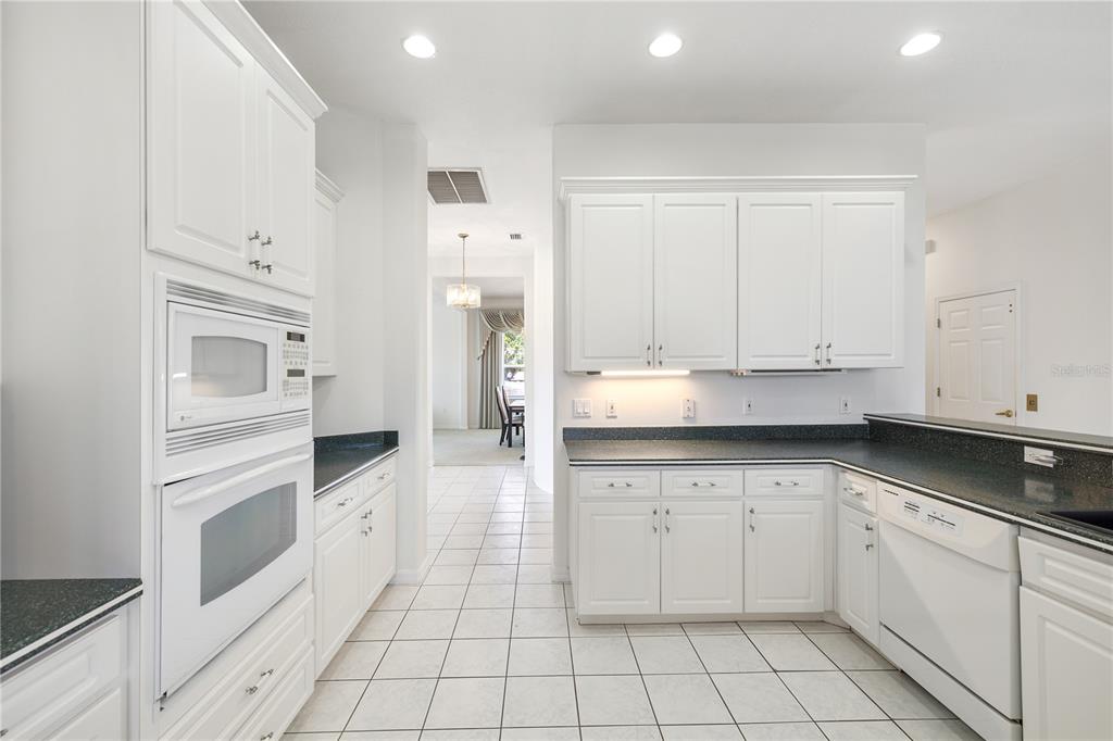 329 Sunset Way Palm Harbor, FL 34683 - Photo 8 of 72