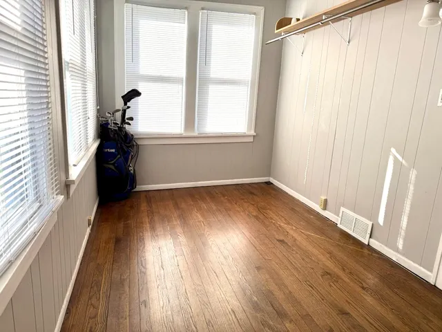 $179,900 | 913 69th Street, Kenosha, WI 53143