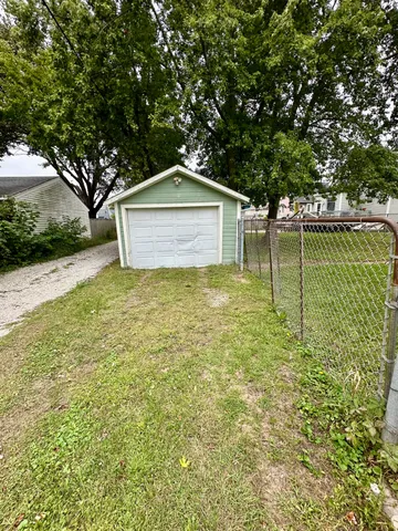 $179,900 | 913 69th Street, Kenosha, WI 53143