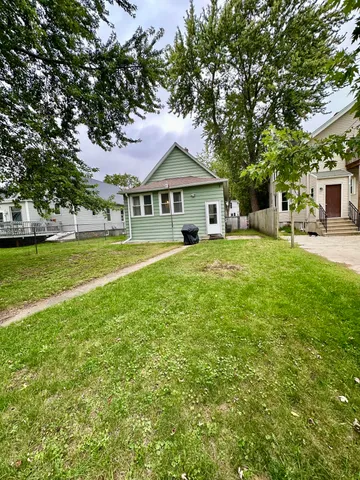 $179,900 | 913 69th Street, Kenosha, WI 53143