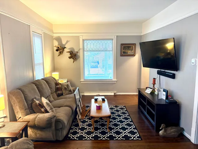 $179,900 | 913 69th Street, Kenosha, WI 53143