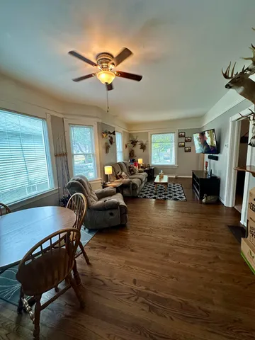 $179,900 | 913 69th Street, Kenosha, WI 53143