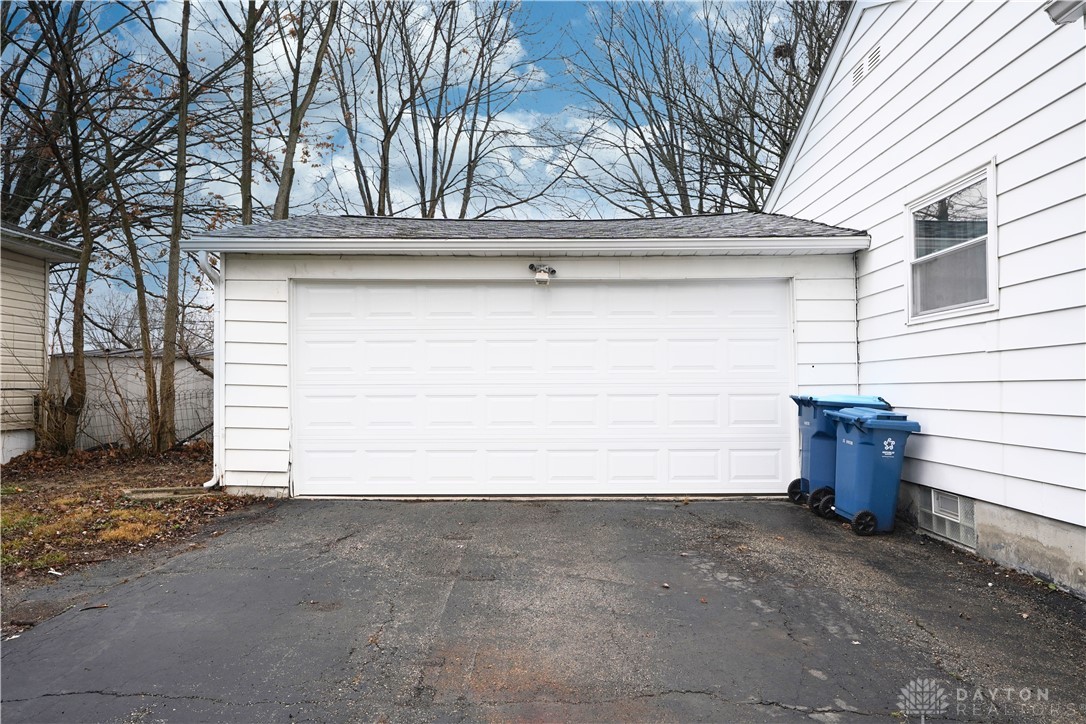 225 Spinning Road Dayton, OH 45431 - Photo 4 of 43 Gallery Image 4