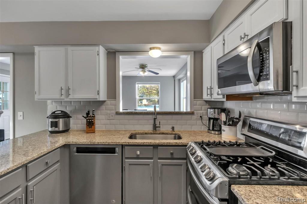462 Whitney Drive Rochester Hills, MI 48307 - Photo 11 of 49
