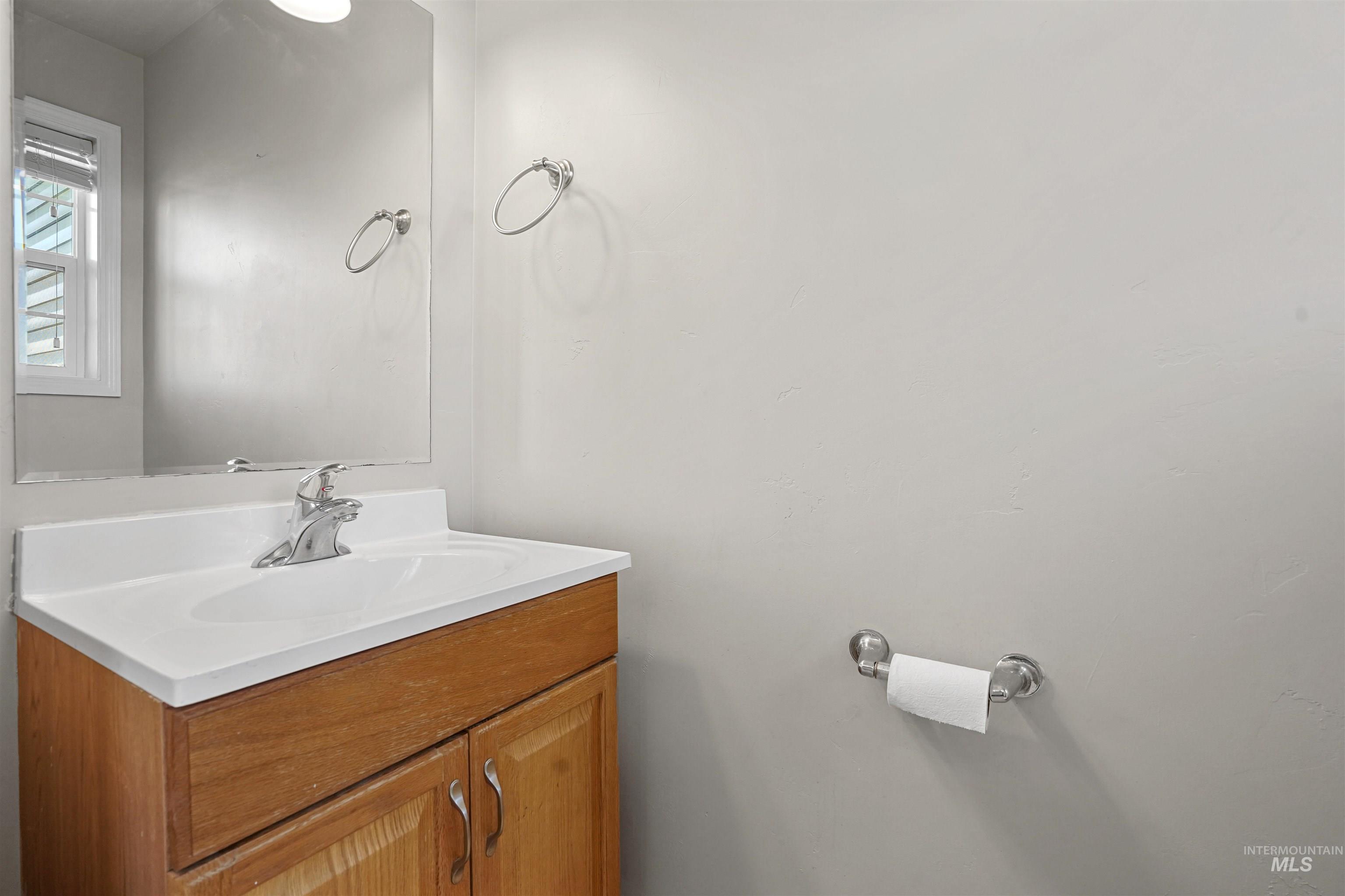 330 West 2nd Street Hazelton, ID 83335 - Photo 13 of 32