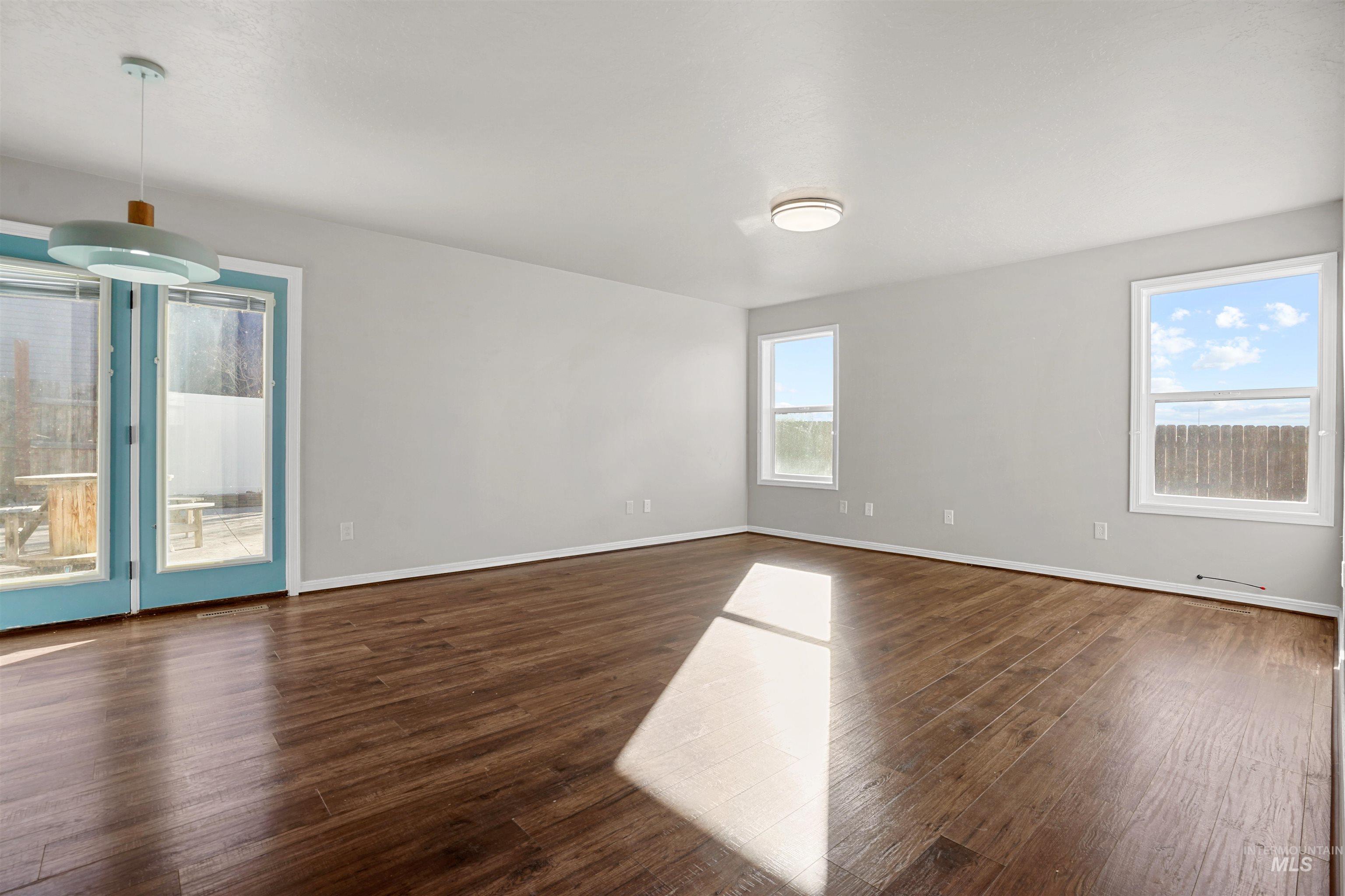 330 West 2nd Street Hazelton, ID 83335 - Photo 7 of 32