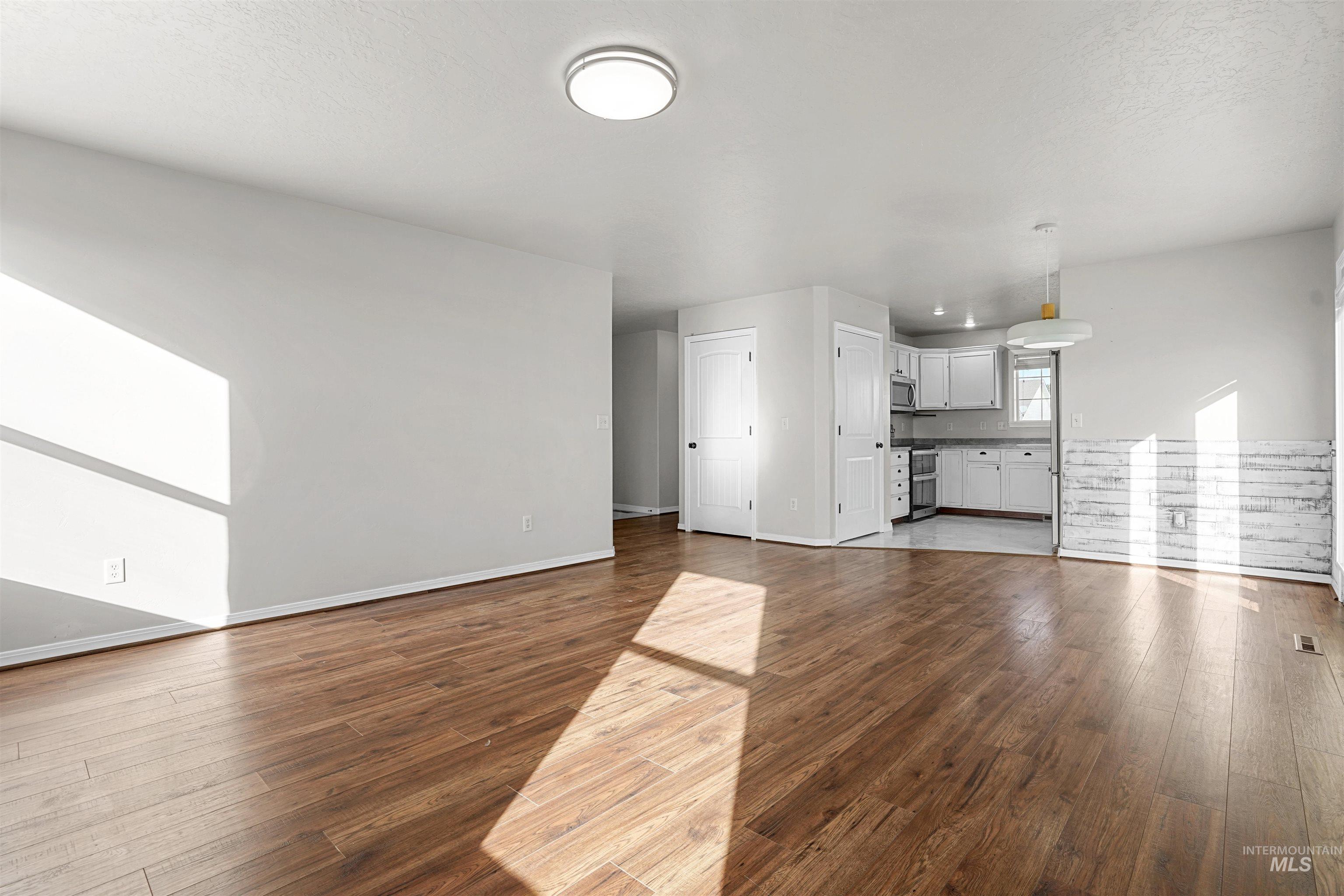 330 West 2nd Street Hazelton, ID 83335 - Photo 8 of 32