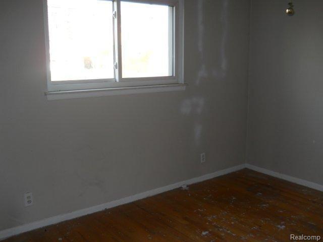 2107 Common Road Warren, MI 48092 - Photo 4 of 11 DSCN0187.jpg