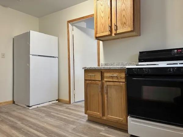 $1,250 | 7105 Main Street, Unit 3, Centerville, MN 55038