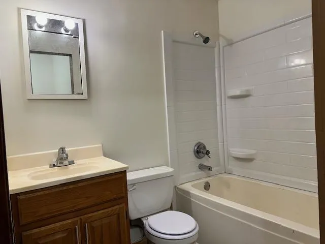 $1,250 | 7105 Main Street, Unit 3, Centerville, MN 55038