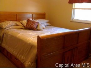 2421 Sutherland Road Springfield, IL 62702 - Photo 5 of 12