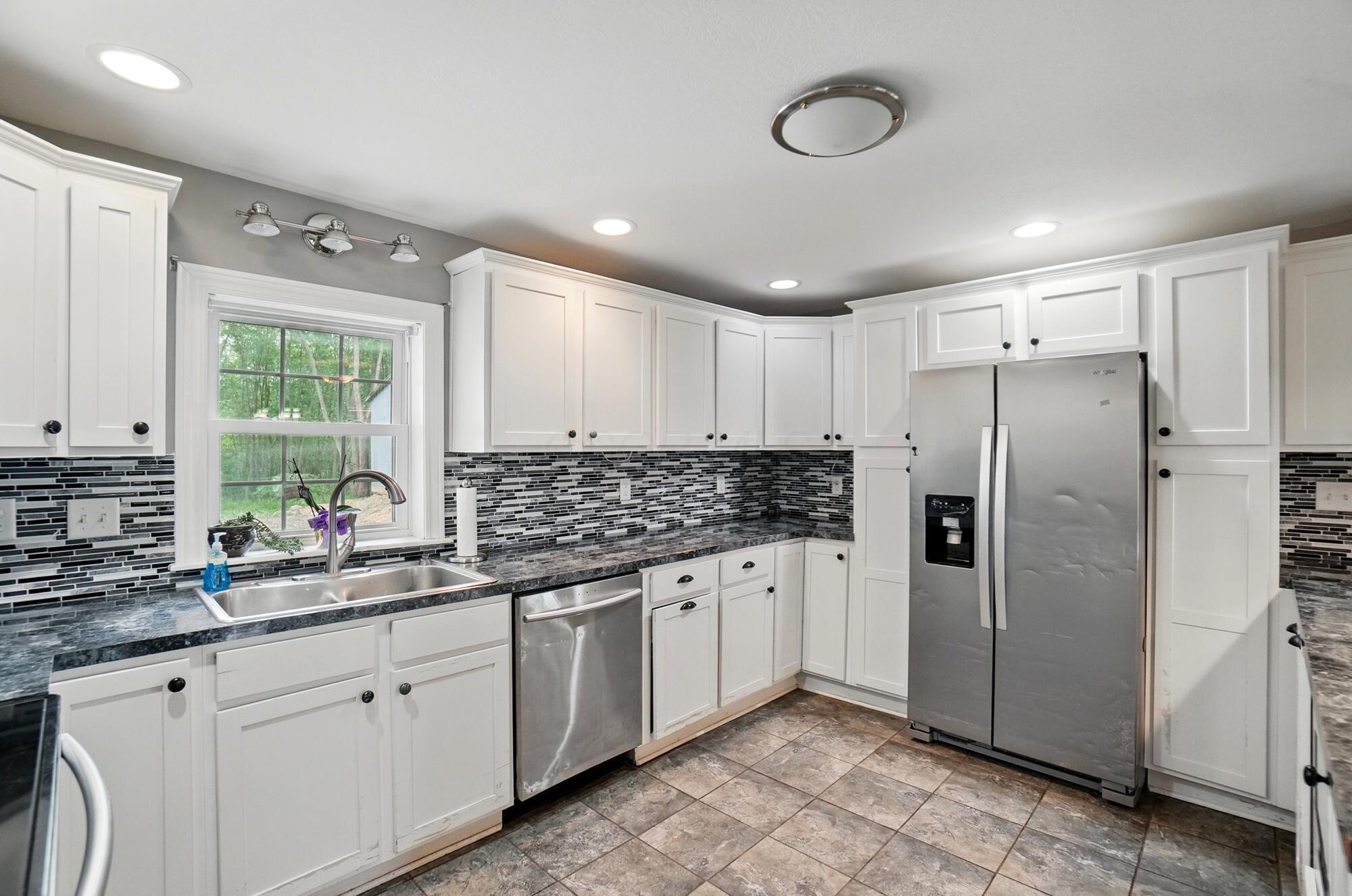 9820 Heimberger Road Northwest Baltimore, OH 43105 - Photo 12 of 81 Eat-In Kitchen - 9820 Heimberger Road NW, Baltimore, OH 43105