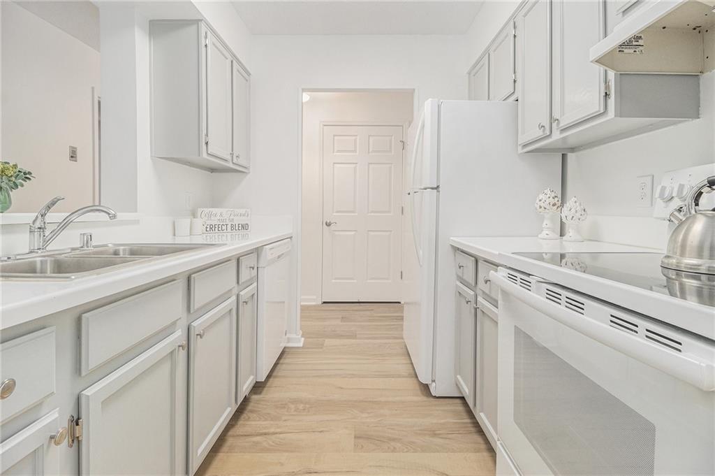 300 Johnson Ferry Road, Unit A203 Sandy Springs, GA 30328 - Photo 3 of 14