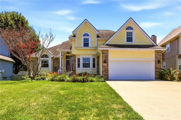 $385,000 | 340 Southeast Bingham Drive, Lee's Summit, MO 64063